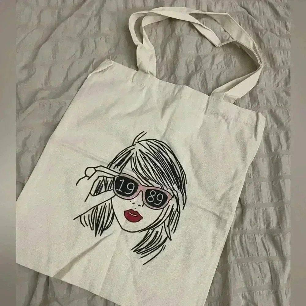 TAYLOR SWIFT Canvas Tote - with Stickers - Era's Tour 1989 Pop Music Swifty NEW - Picture 3 of 6